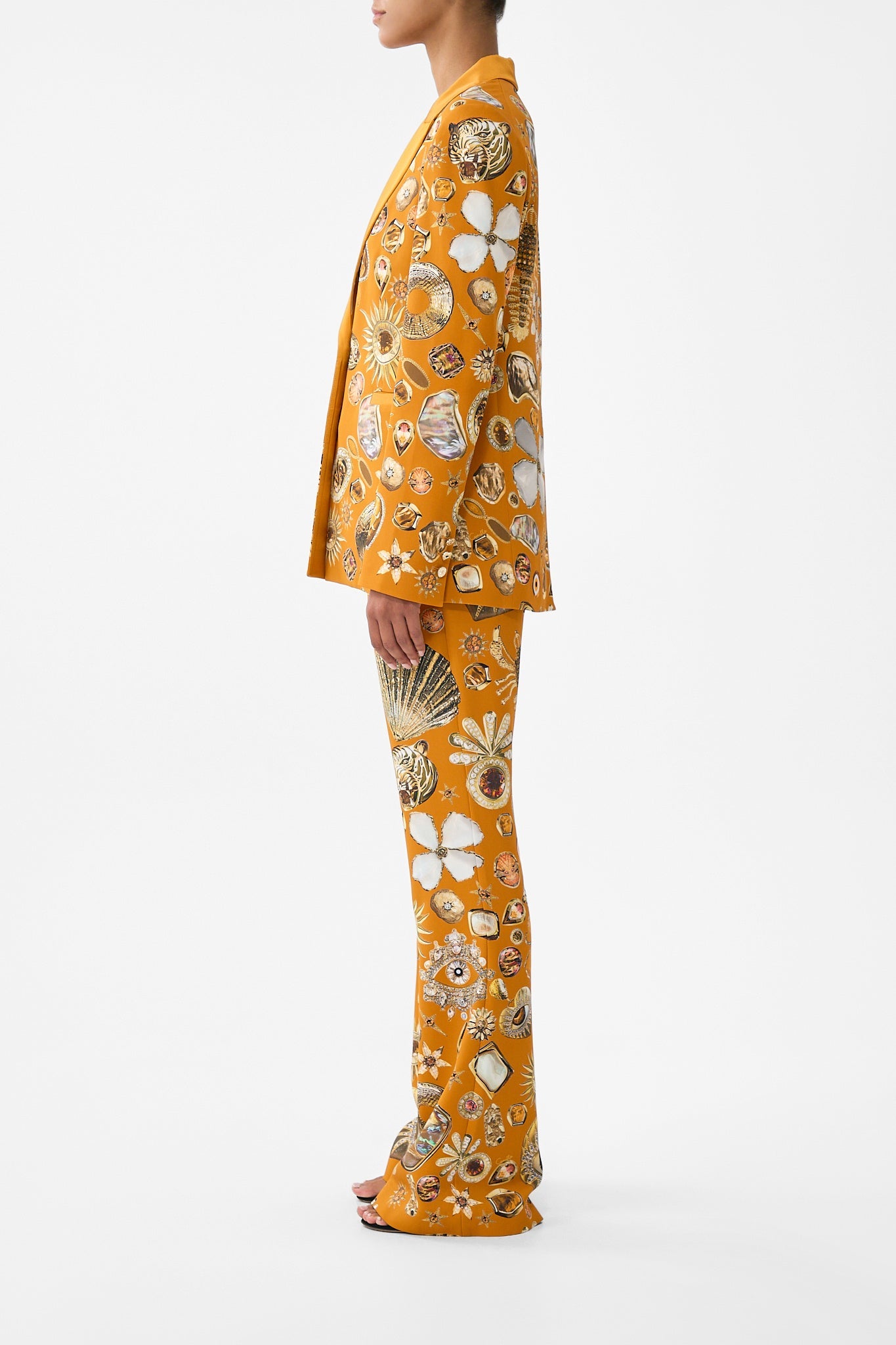 PANTALÓN ACAMPANADO CON DETALLES DE COSTURA TALISMANES DE TURQUÍA