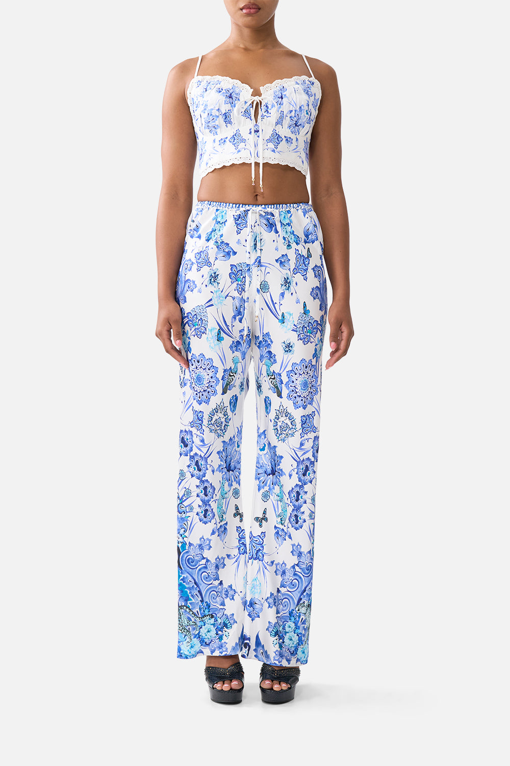 BRALETTE FRUNCIDO TODO SOBRE EL ENCAJE