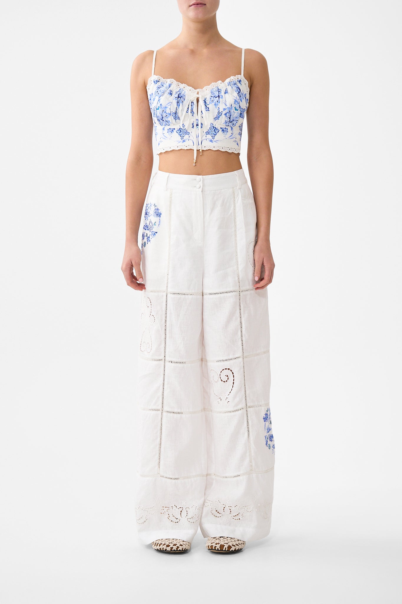 PANTALÓN DE PIERNA ANCHA Y CINTURA ALTA TODO EN ENCAJE