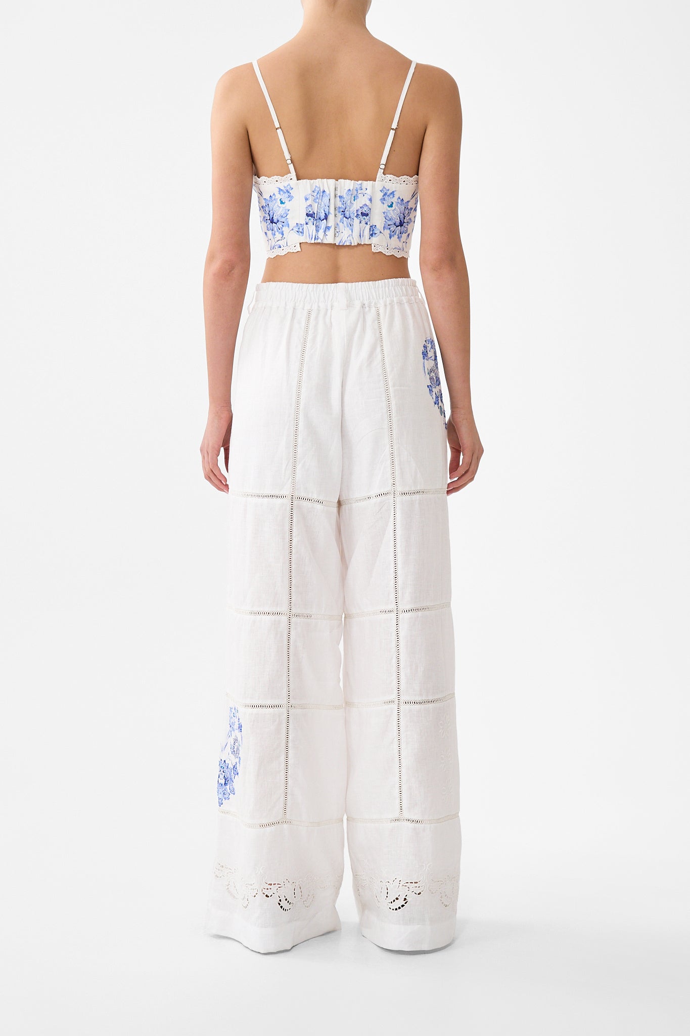 PANTALÓN DE PIERNA ANCHA Y CINTURA ALTA TODO EN ENCAJE