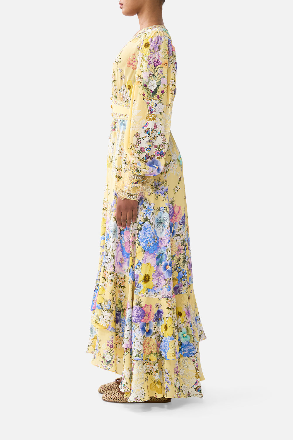 VESTIDO LARGO CON BOTONES DELANTEROS QUERIDOS CAPULLOS