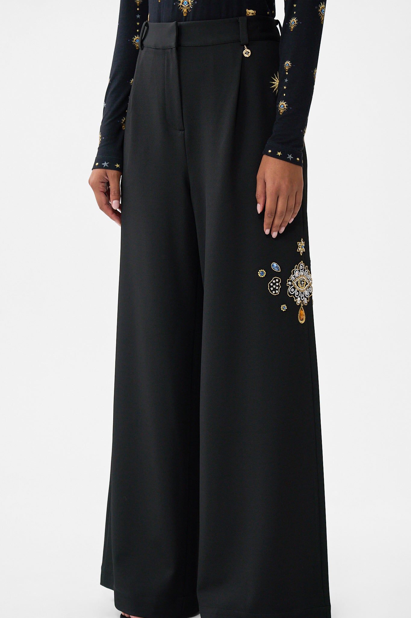 PANTALÓN DE PIERNA ANCHA DE TIRO ALTO AMULETOS Y ALQUIMIA