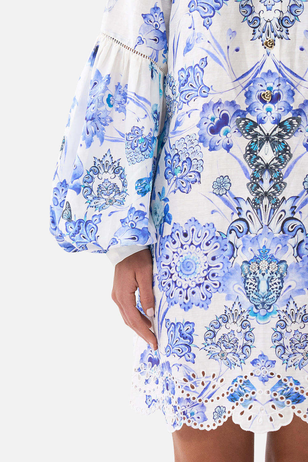 VESTIDO CAMISERO CON MANGA ABULLONADA TODO SOBRE EL ENCAJE