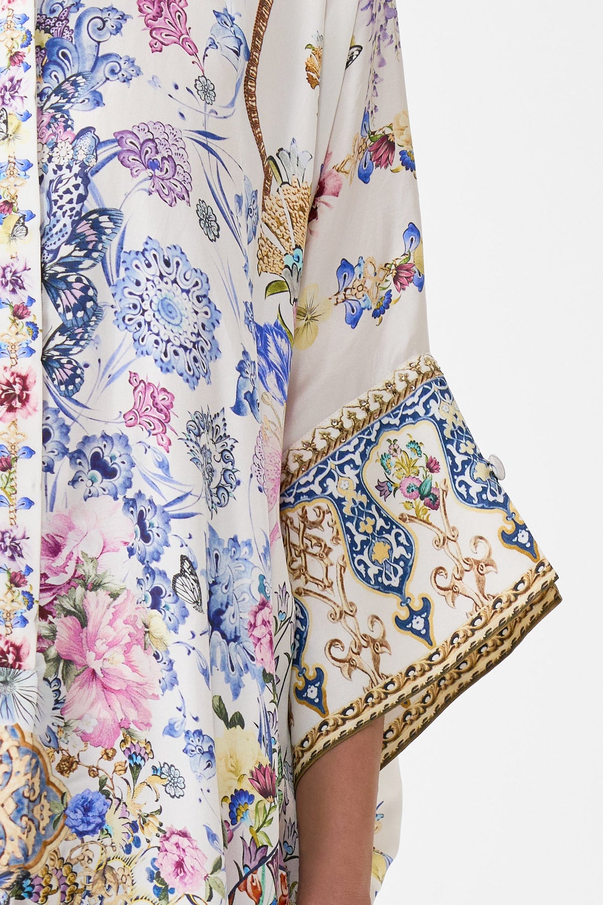 BATWING SHIRT ALL ABOUT THAT LACE