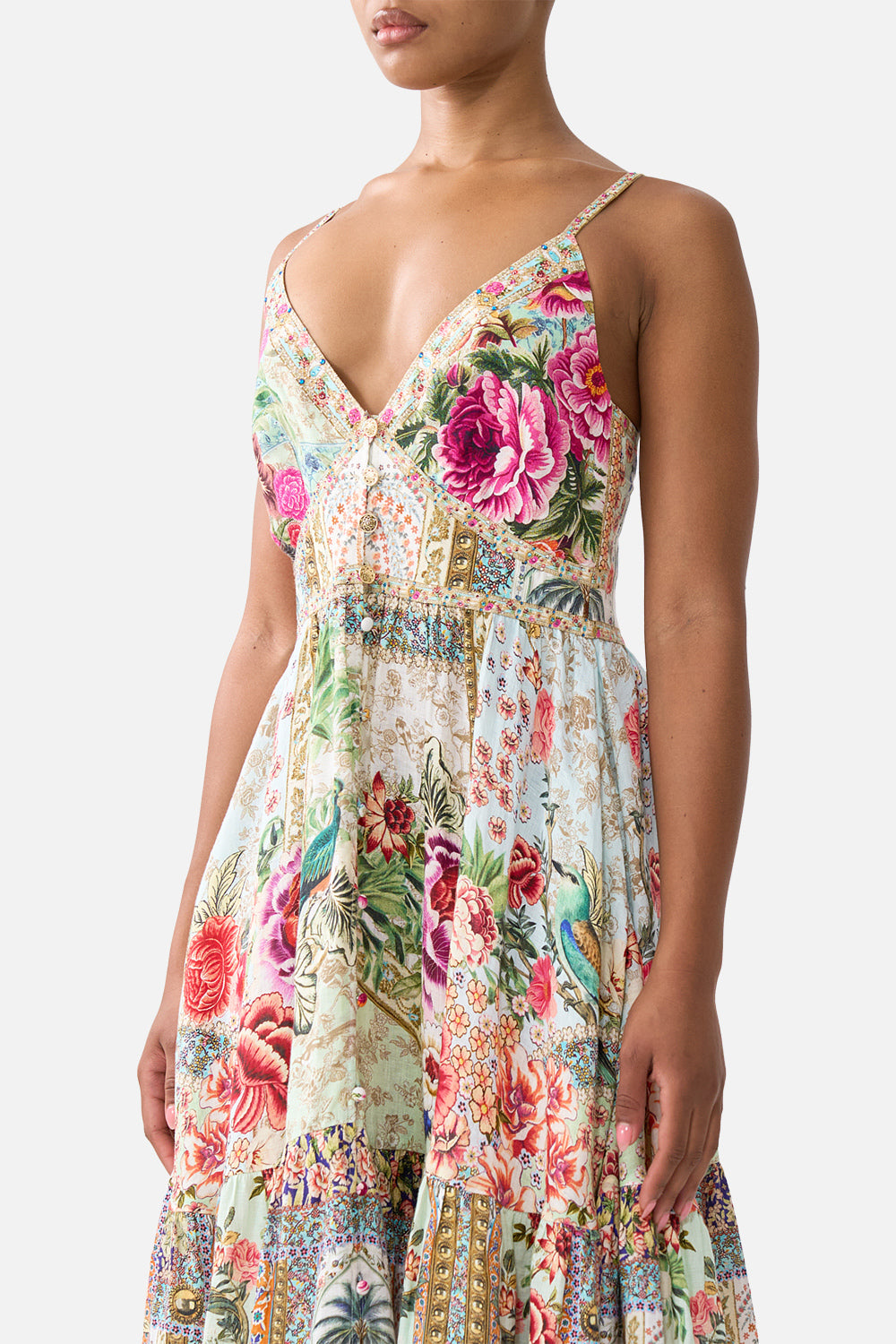 VESTIDO CON CUERPO ESCALONADO SULTANES Y REINAS
