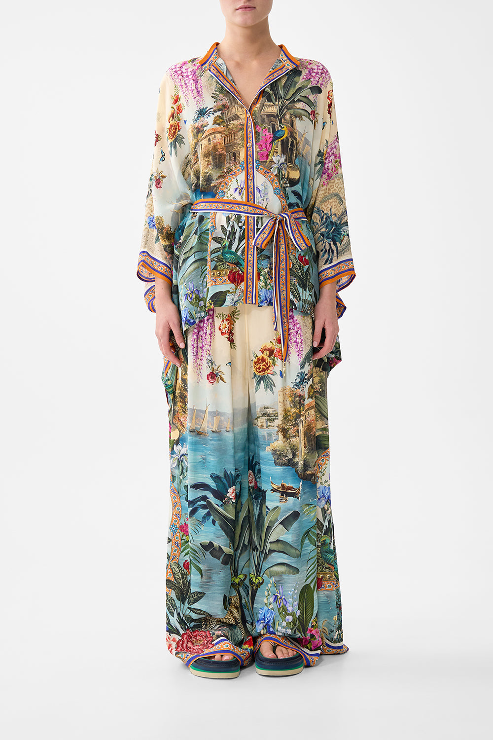 BLUSA CON BOTONES Y CUELLO PAÑUELO ESTAMPADO BOTÁNICO DE BODRUM