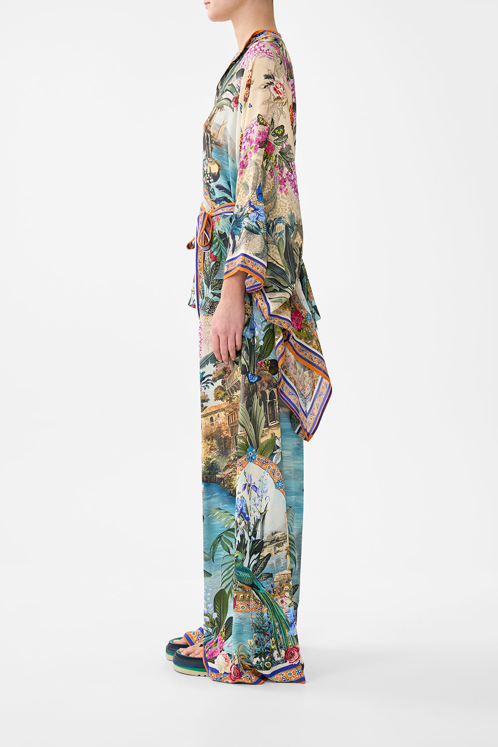 BLUSA CON BOTONES Y CUELLO PAÑUELO ESTAMPADO BOTÁNICO DE BODRUM