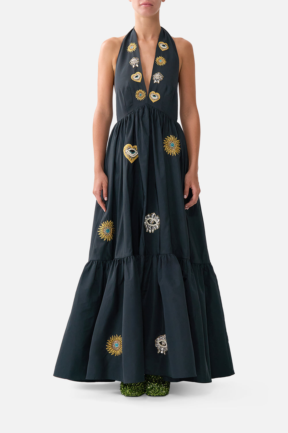 VESTIDO HALTER CON VOLANTES AMULETOS Y ALQUIMIA