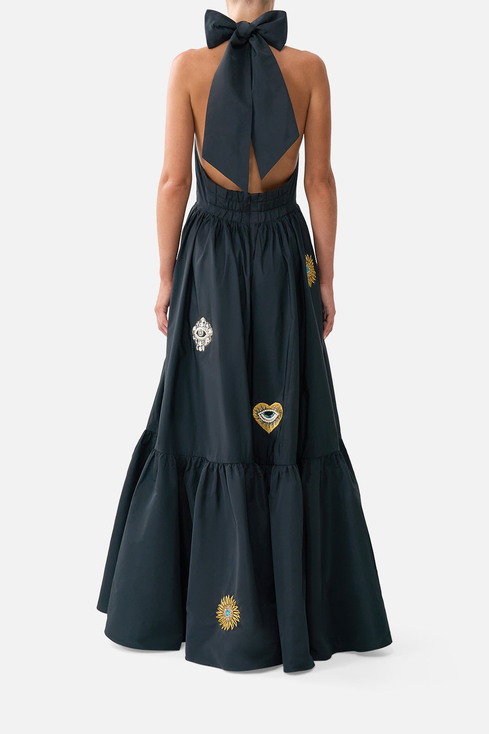VESTIDO HALTER CON VOLANTES AMULETOS Y ALQUIMIA