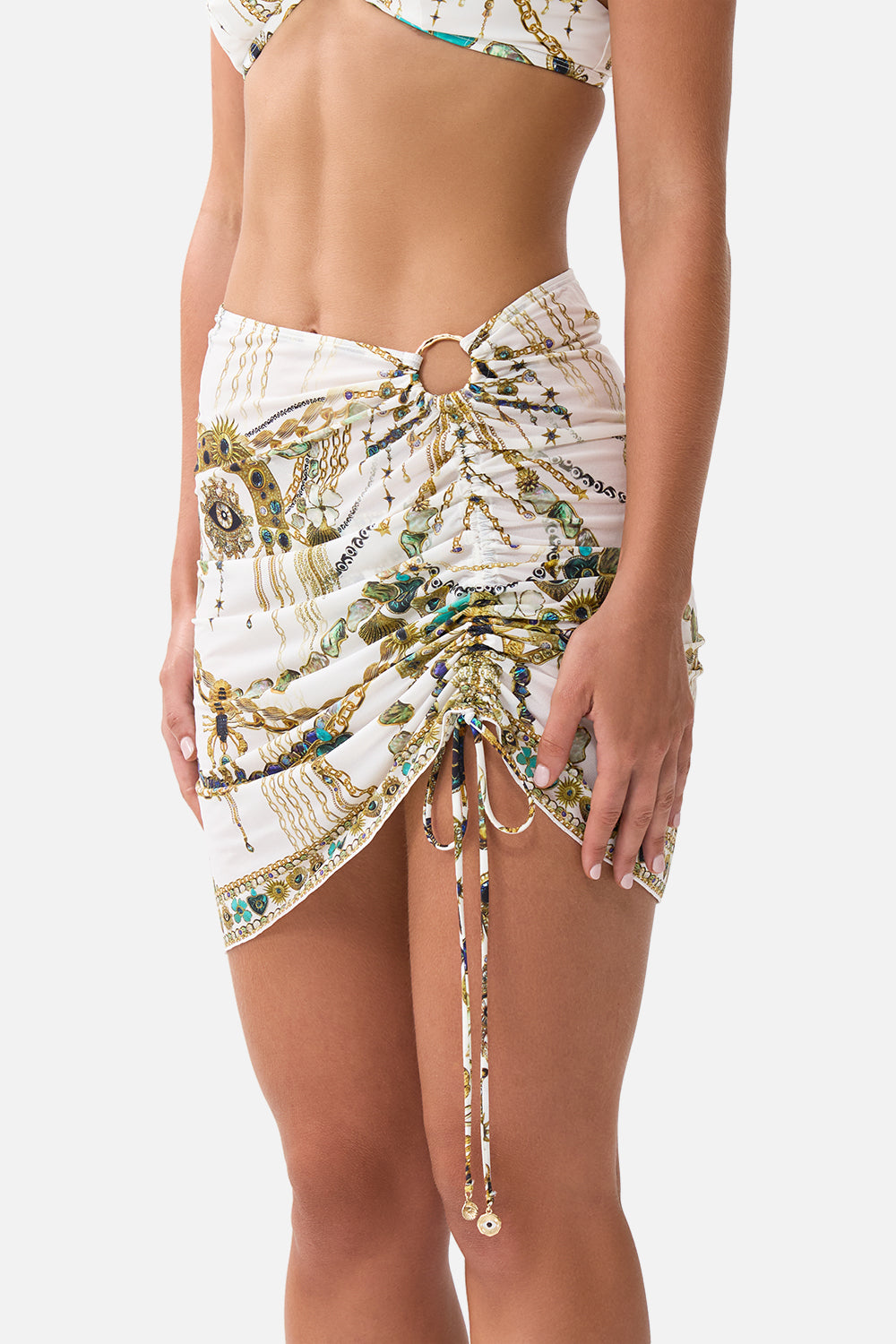 SARONG CORTO FRUNCIDO CON ANILLA DELANTERA CADENA