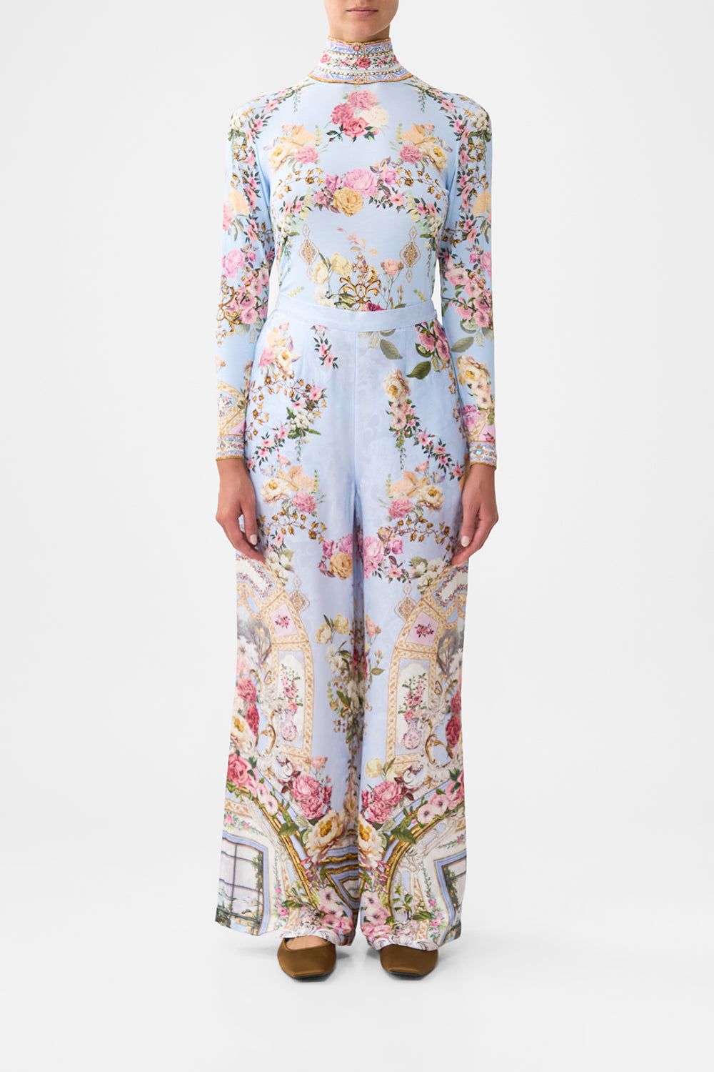 PANTALÓN MINIMALISTA DE PIERNA ANCHA ESTAMPADO EN EL TIEMPO