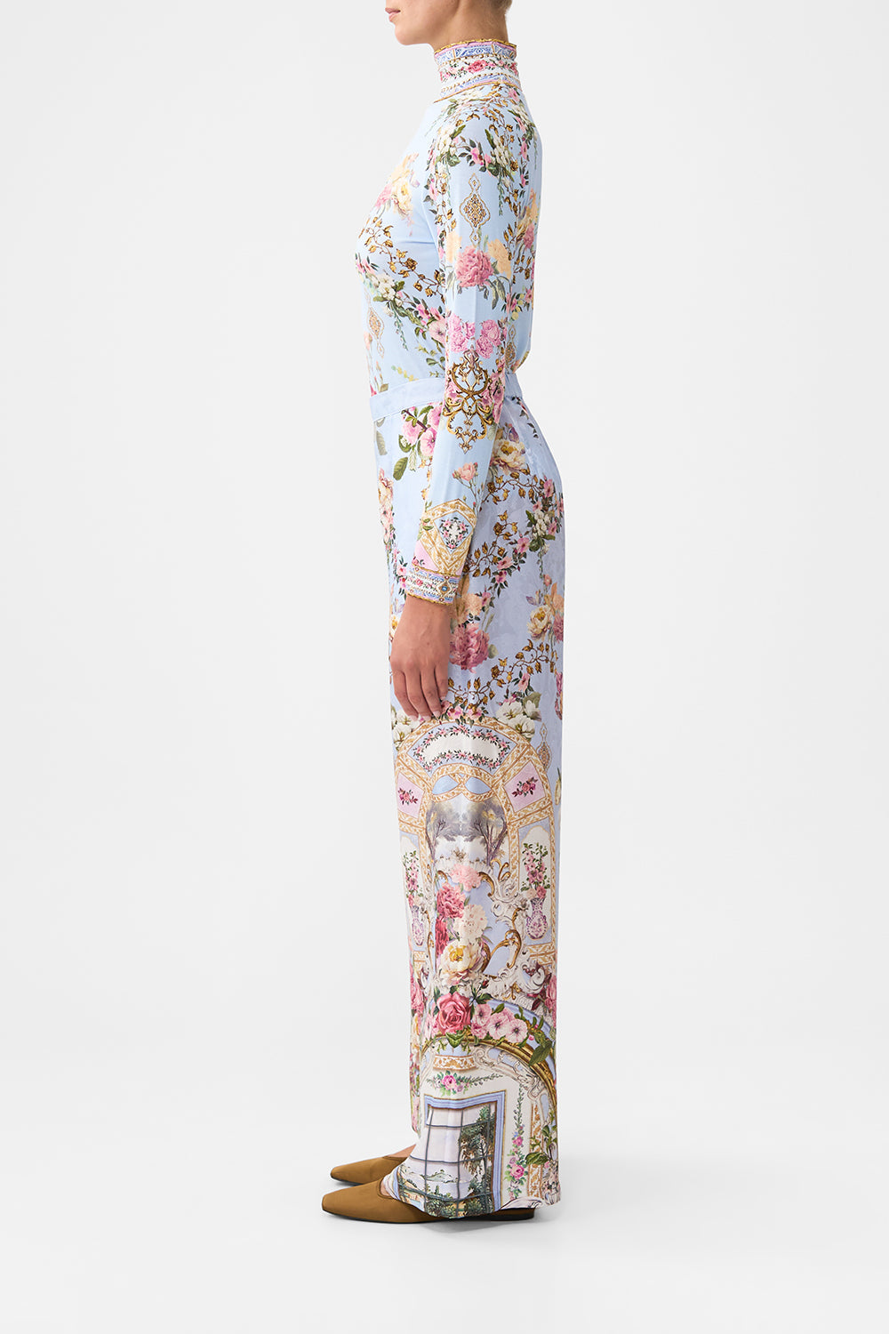PANTALÓN MINIMALISTA DE PIERNA ANCHA ESTAMPADO EN EL TIEMPO