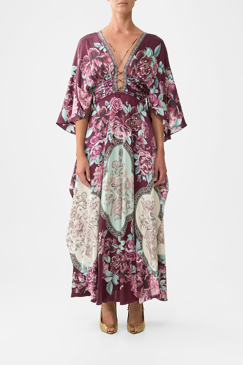 VESTIDO LARGO CON ESCOTE EN V Y DETALLE DE CORDONES SI ESTOS AZULEJOS PUDIERAN HABLAR