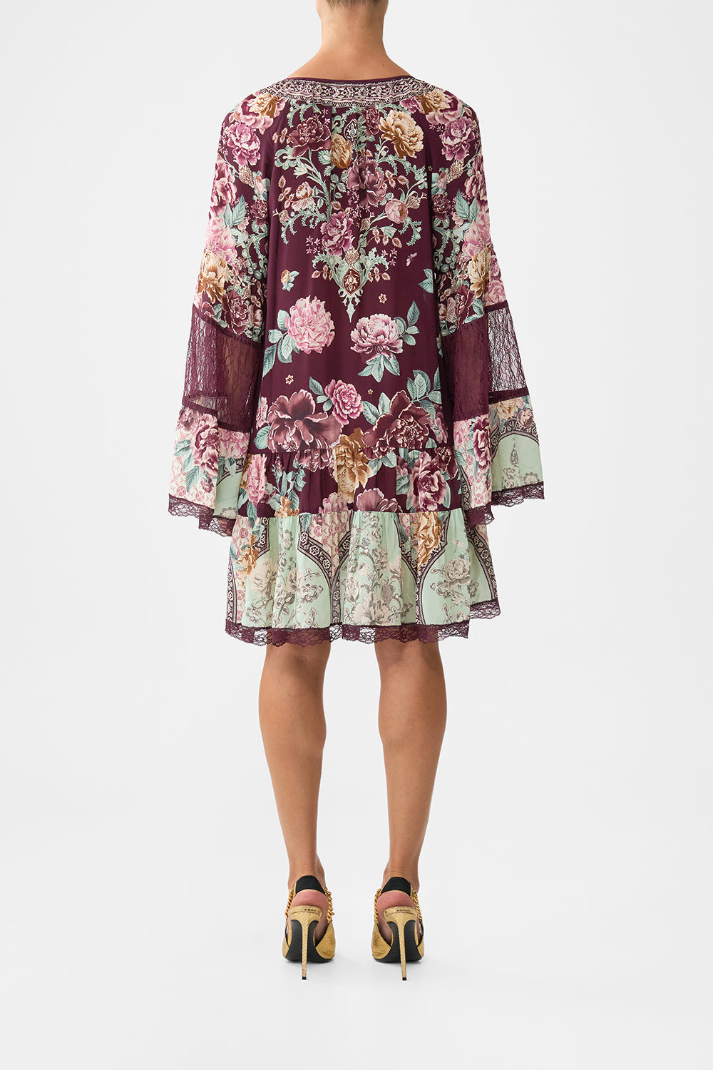 VESTIDO EVASÉ CON FRUNCIDO POR PANELES SI ESTOS AZULEJOS PUDIERAN HABLAR