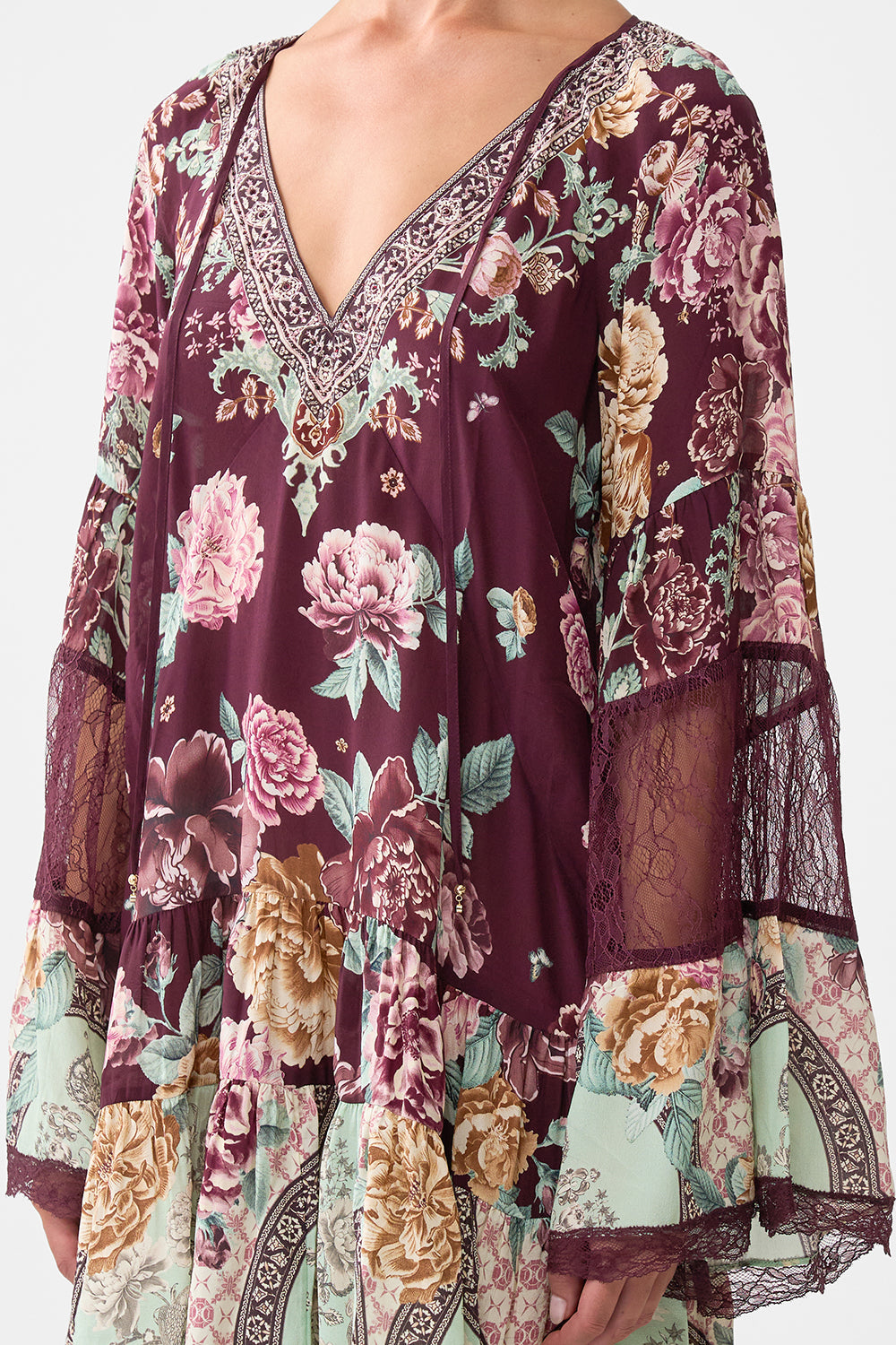 VESTIDO EVASÉ CON FRUNCIDO POR PANELES SI ESTOS AZULEJOS PUDIERAN HABLAR