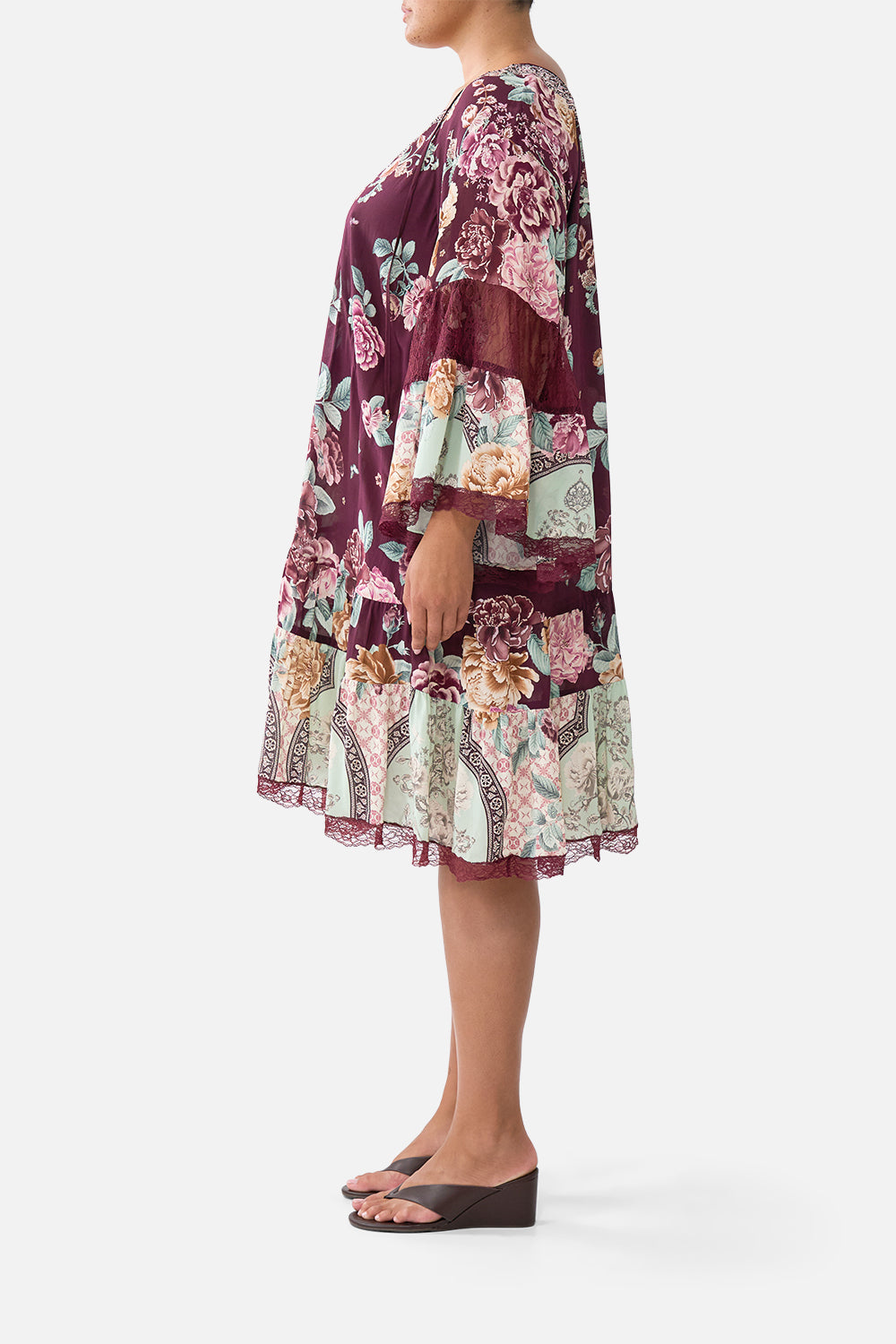 VESTIDO EVASÉ CON FRUNCIDO POR PANELES SI ESTOS AZULEJOS PUDIERAN HABLAR