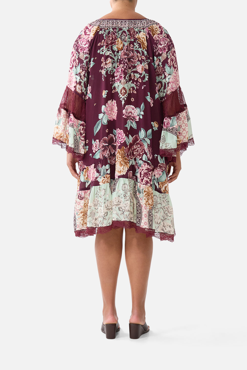 VESTIDO EVASÉ CON FRUNCIDO POR PANELES SI ESTOS AZULEJOS PUDIERAN HABLAR