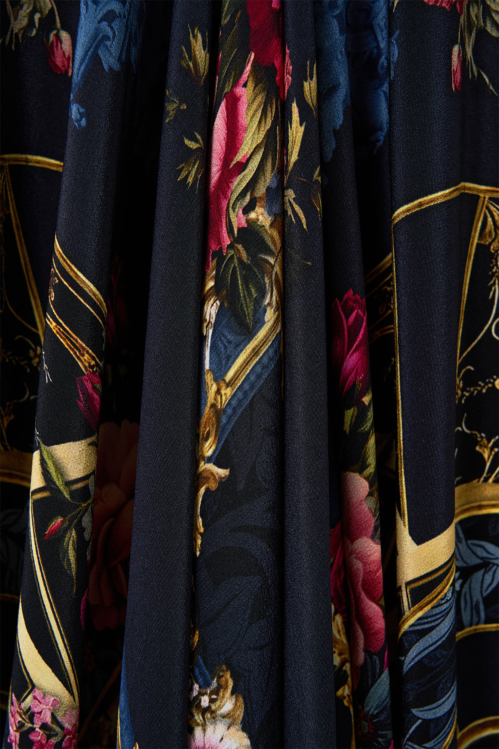 The CAMILLA T SHAPE LONG KAFTAN ORNATE ON A PLATE in our  print.