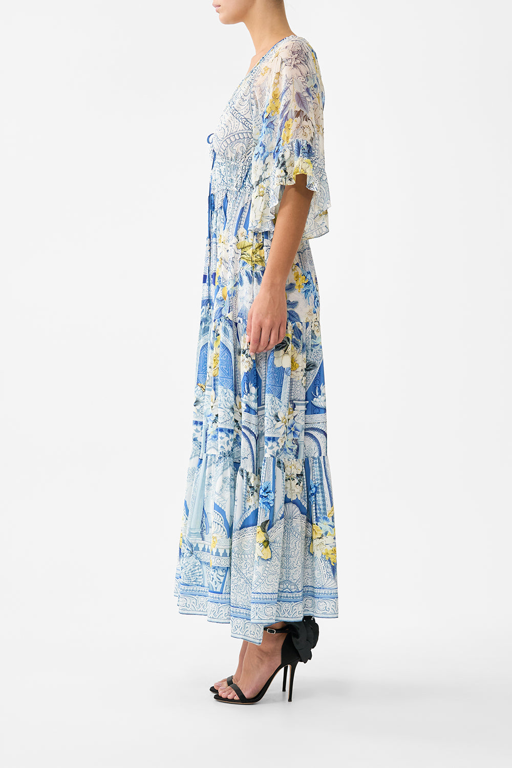 VESTIDO LARGO CON MANGAS DE VOLANTES DE NADA GRANADA