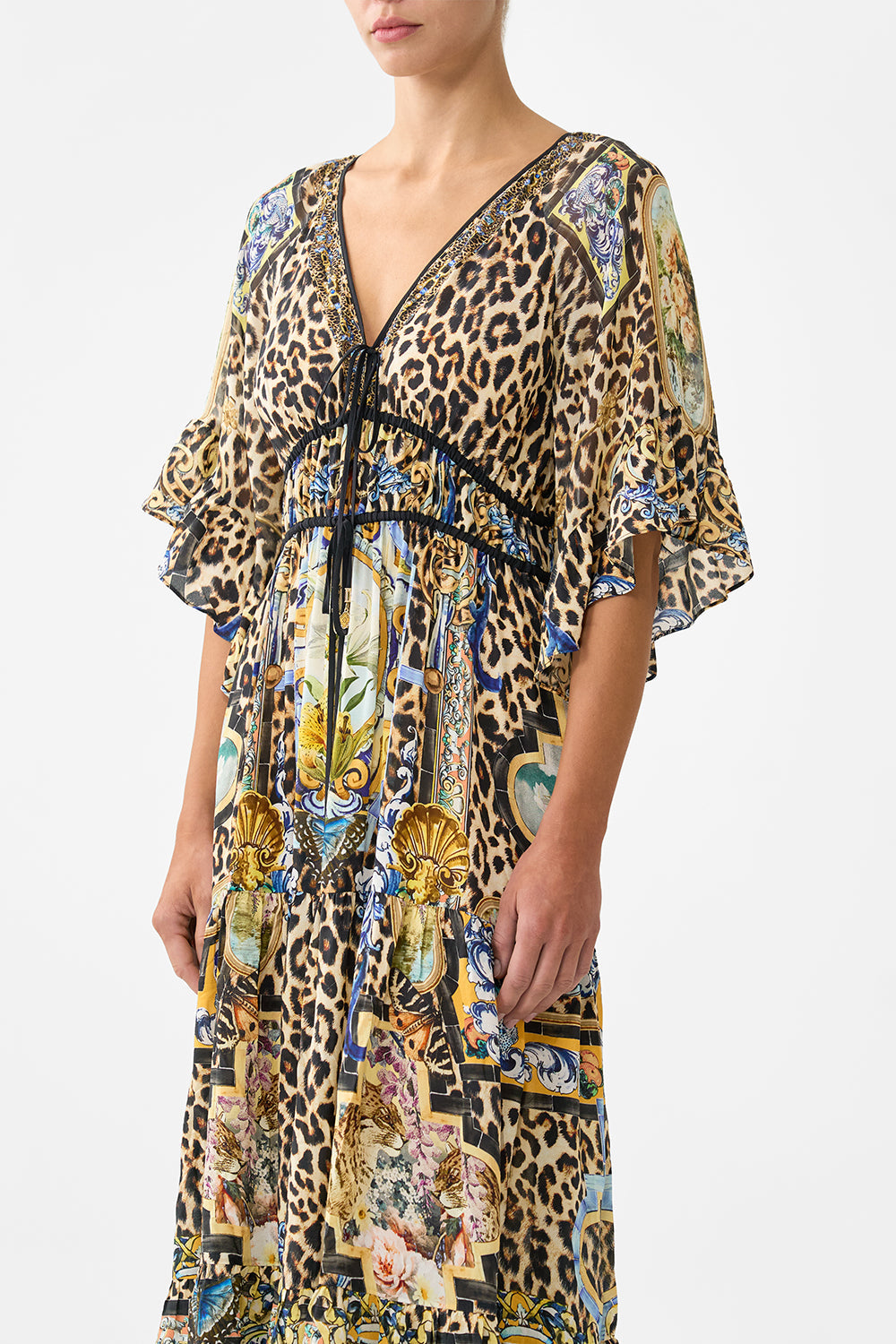 VESTIDO LARGO CON MANGAS DE VOLANTES ESTILO SEVILLANO