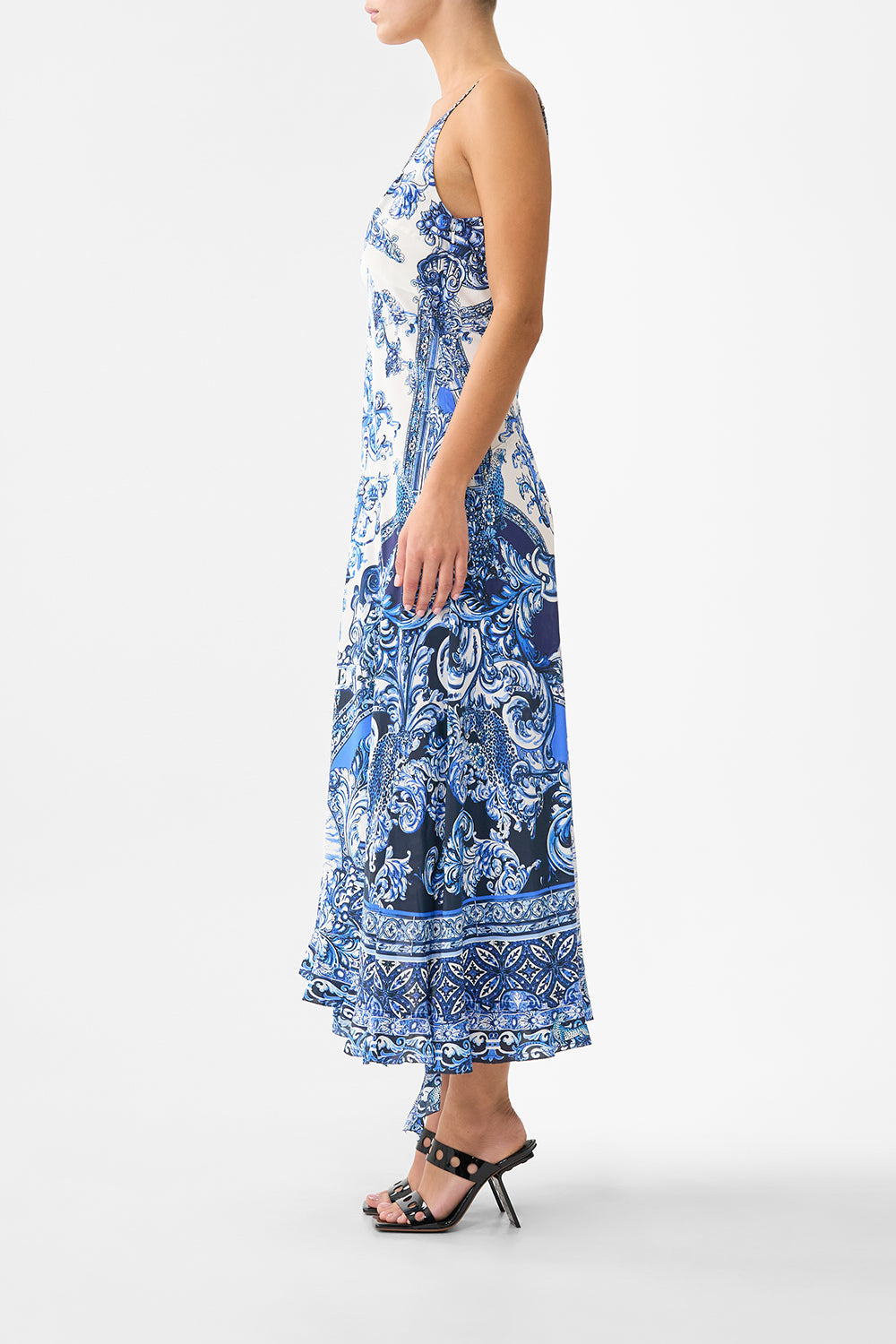 VESTIDO LENCERO AL BIES CON VOLANTES UN PAÍS DE LAS MARAVILLAS ALICATADO
