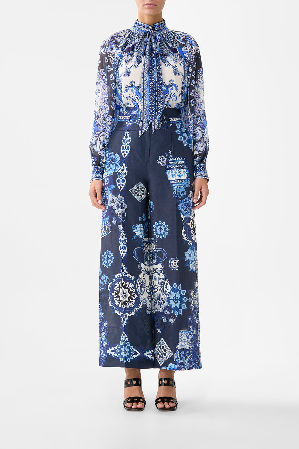 BLUSA RAGLÁN CON LAZO DESMONTABLE UN PAÍS DE LAS MARAVILLAS DE AZULEJOS