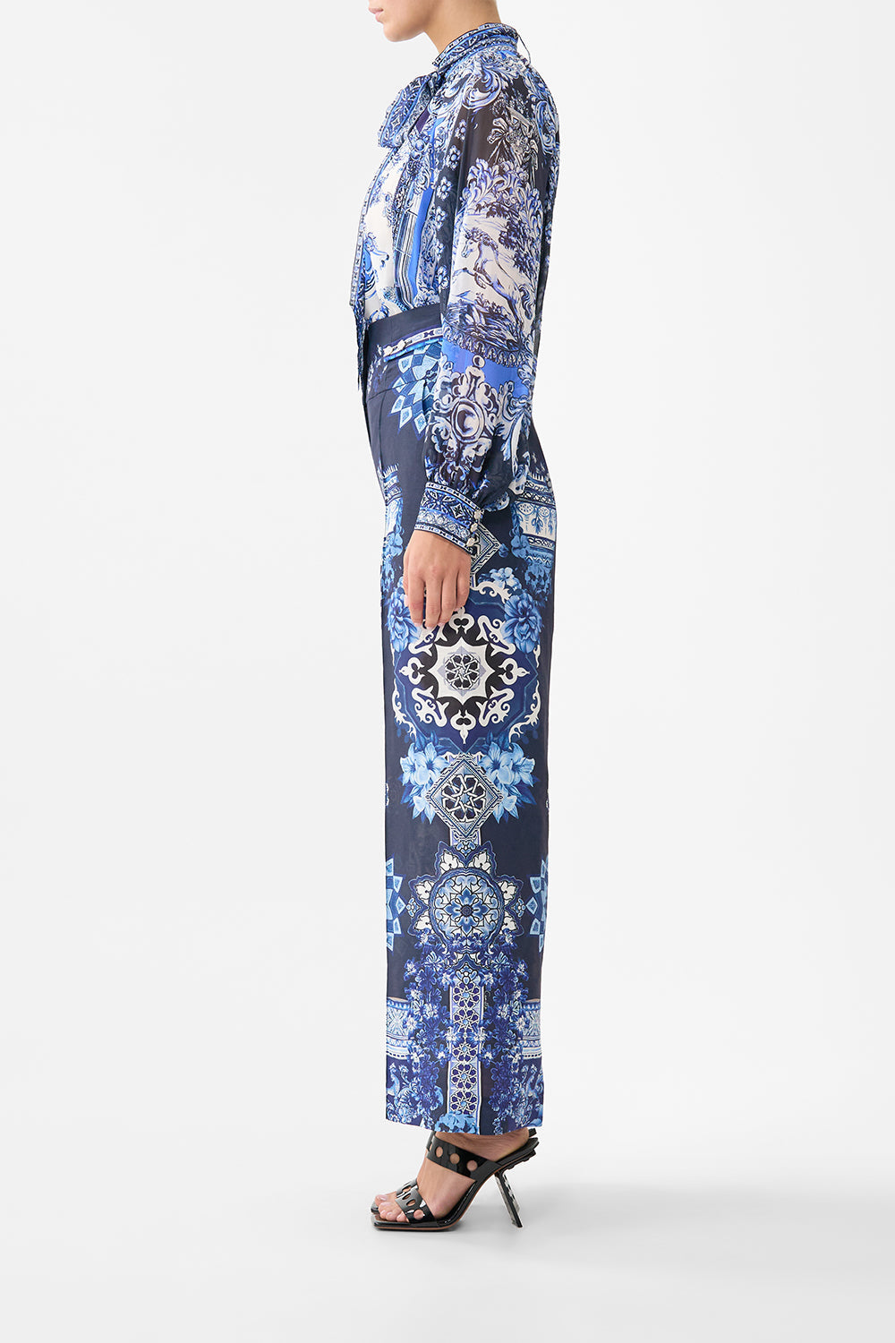 BLUSA RAGLÁN CON LAZO DESMONTABLE UN PAÍS DE LAS MARAVILLAS DE AZULEJOS