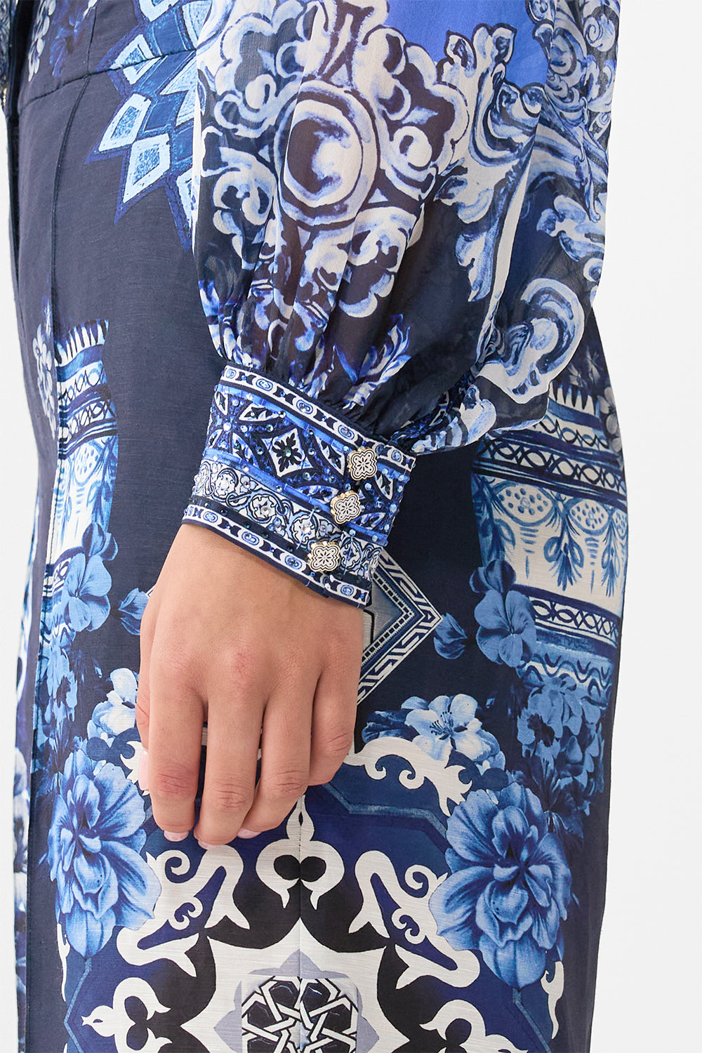 BLUSA RAGLÁN CON LAZO DESMONTABLE UN PAÍS DE LAS MARAVILLAS DE AZULEJOS