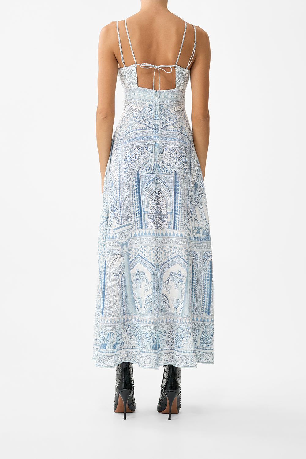 VESTIDO CON DETALLE DE TIRANTES EL ZUMBIDO DE LA ALHAMBRA
