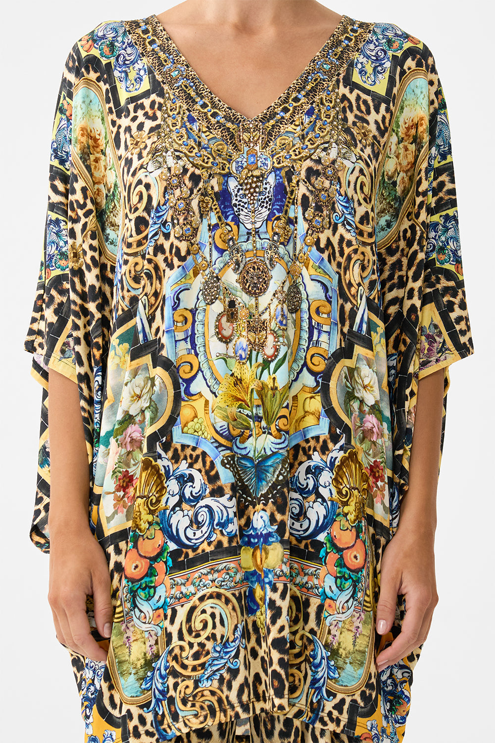 VESTIDO DE MANGA MURCIÉLAGO ESTILO SEVILLANO