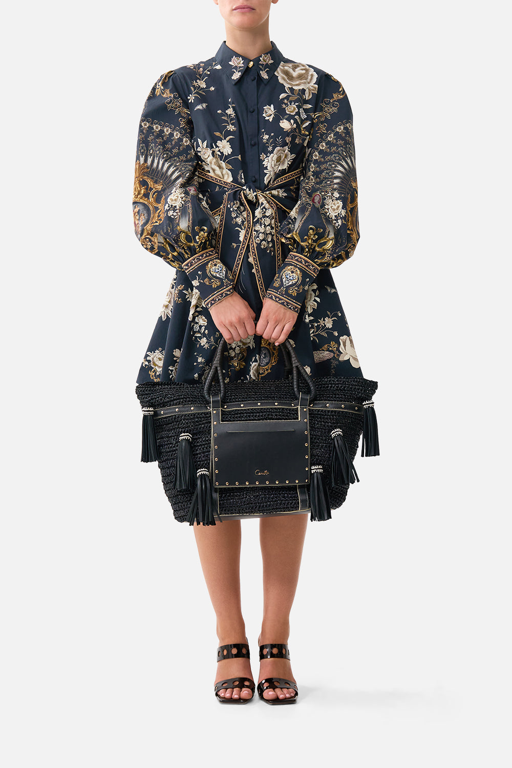 BOLSO DE RAFIA CON BORLAS NEGRO LISO