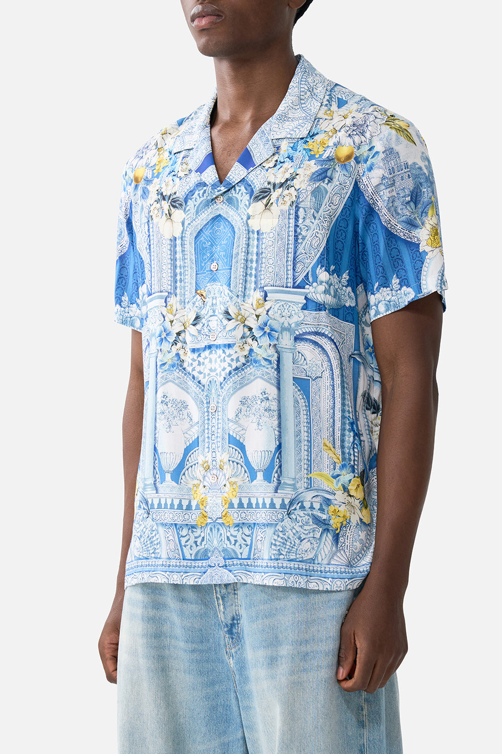 CAMISA DE MANGA CORTA CON CUELLO CUBANO DE NADA GRANADA