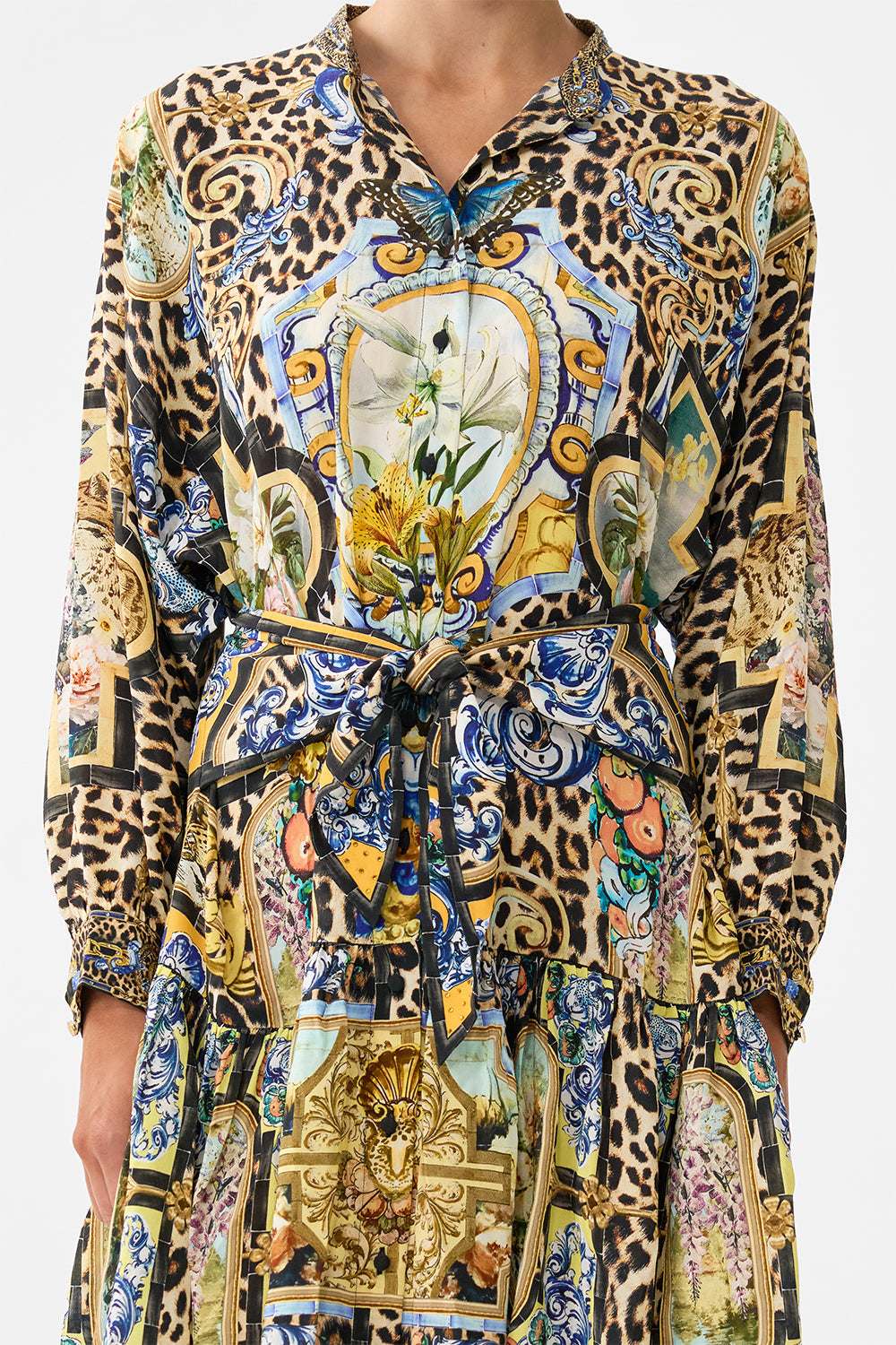 VESTIDO CAMISERO CORTO CON VOLANTES Y CINTURÓN ANCHO ESTILO SEVILLANO