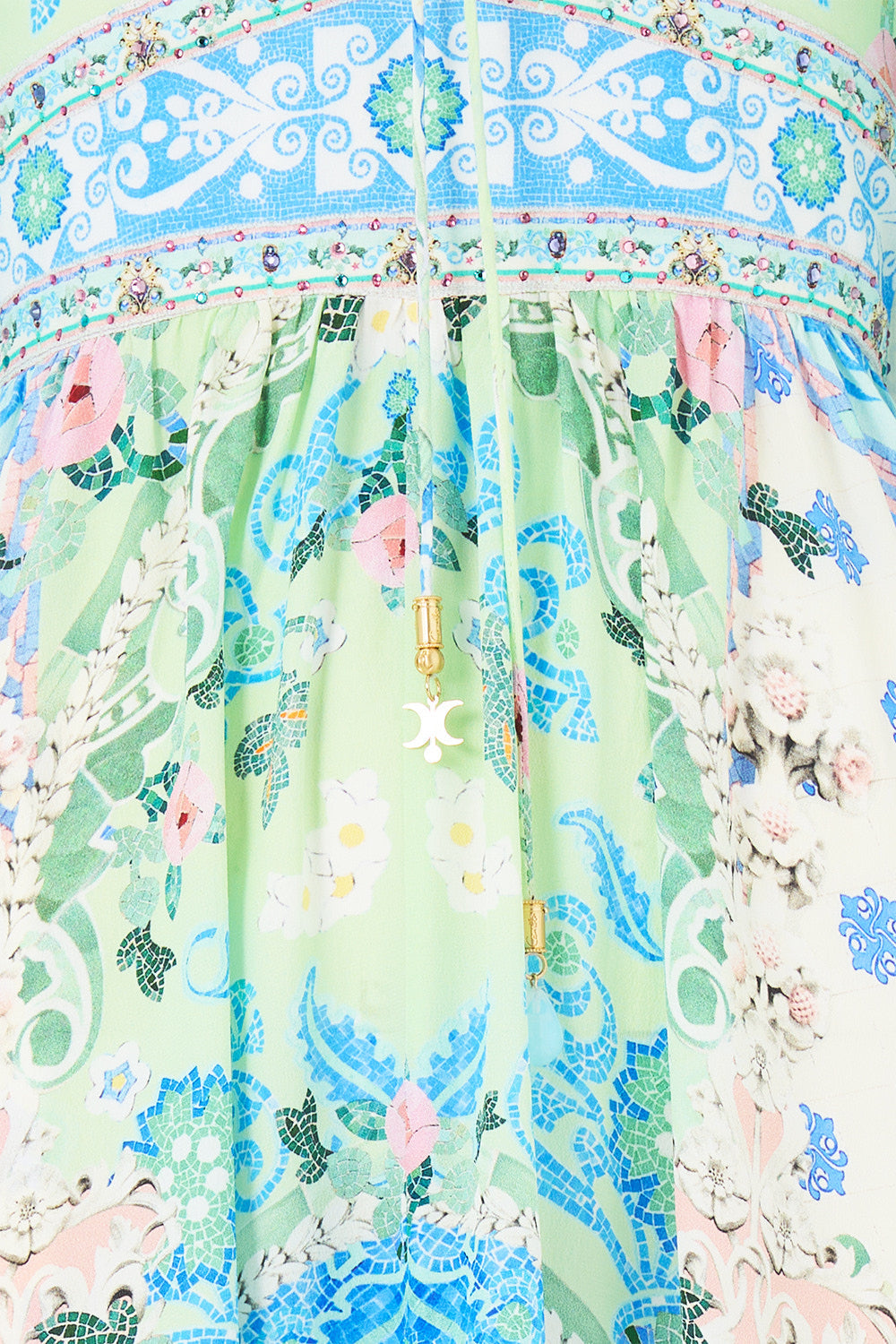 VESTIDO LARGO CON CORDONES DELANTEROS MOSAICOS DE VERANO