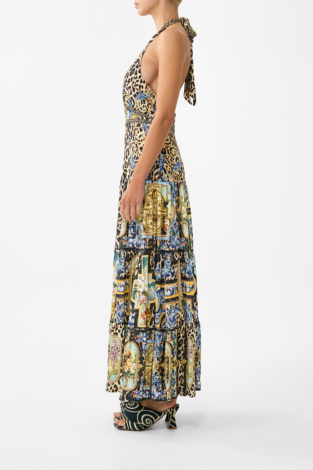 VESTIDO HALLE CON FALDA A CAPAS ESTILO SEVILLANO