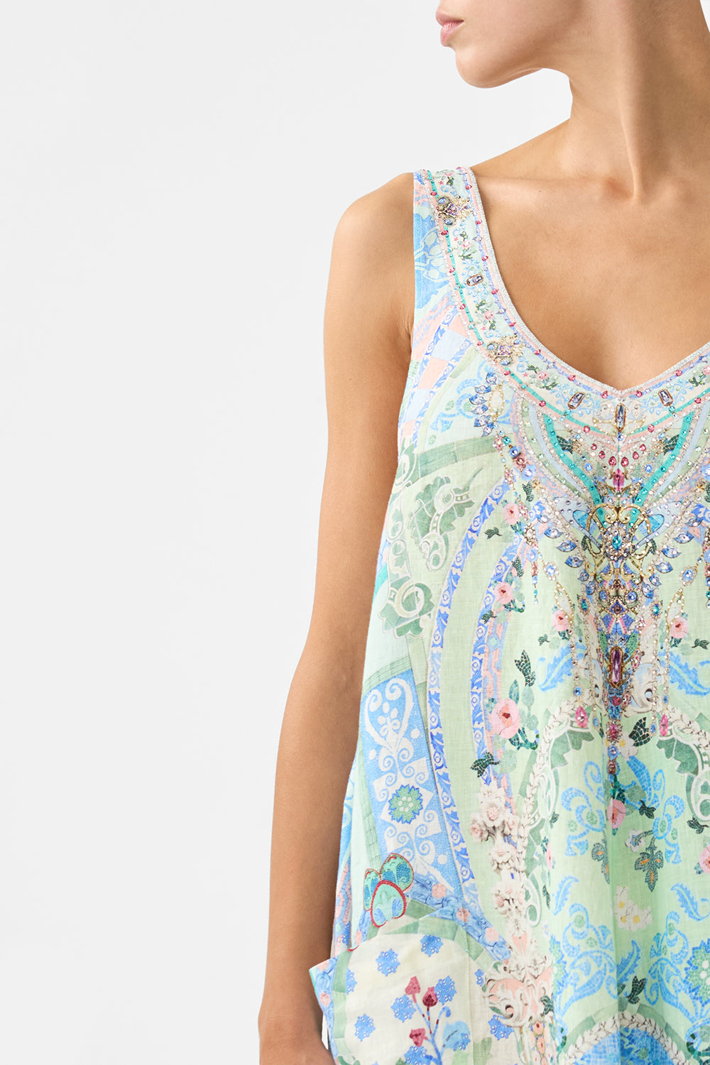 VESTIDO CON CUELLO EN V, BOLSILLOS Y ESPALDA BAJA MOSAICOS DE VERANO