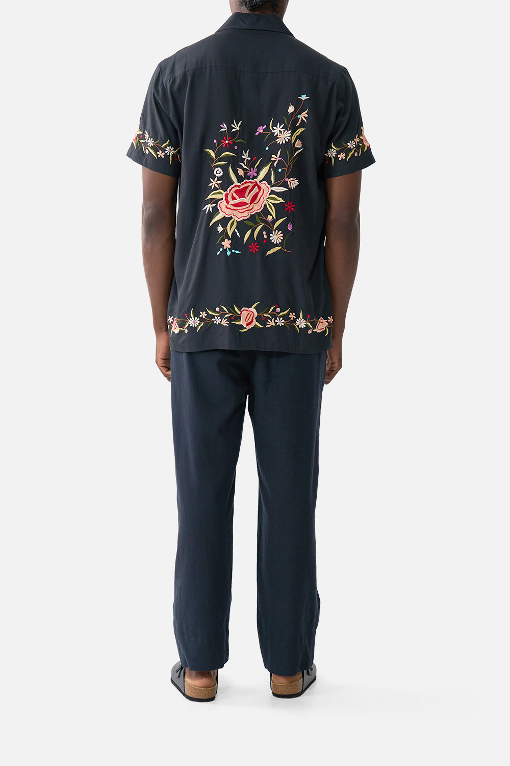 CAMISA BORDADA DE MANGA CORTA CON CUELLO CUBANO DAUGHTERS OF DUENDE