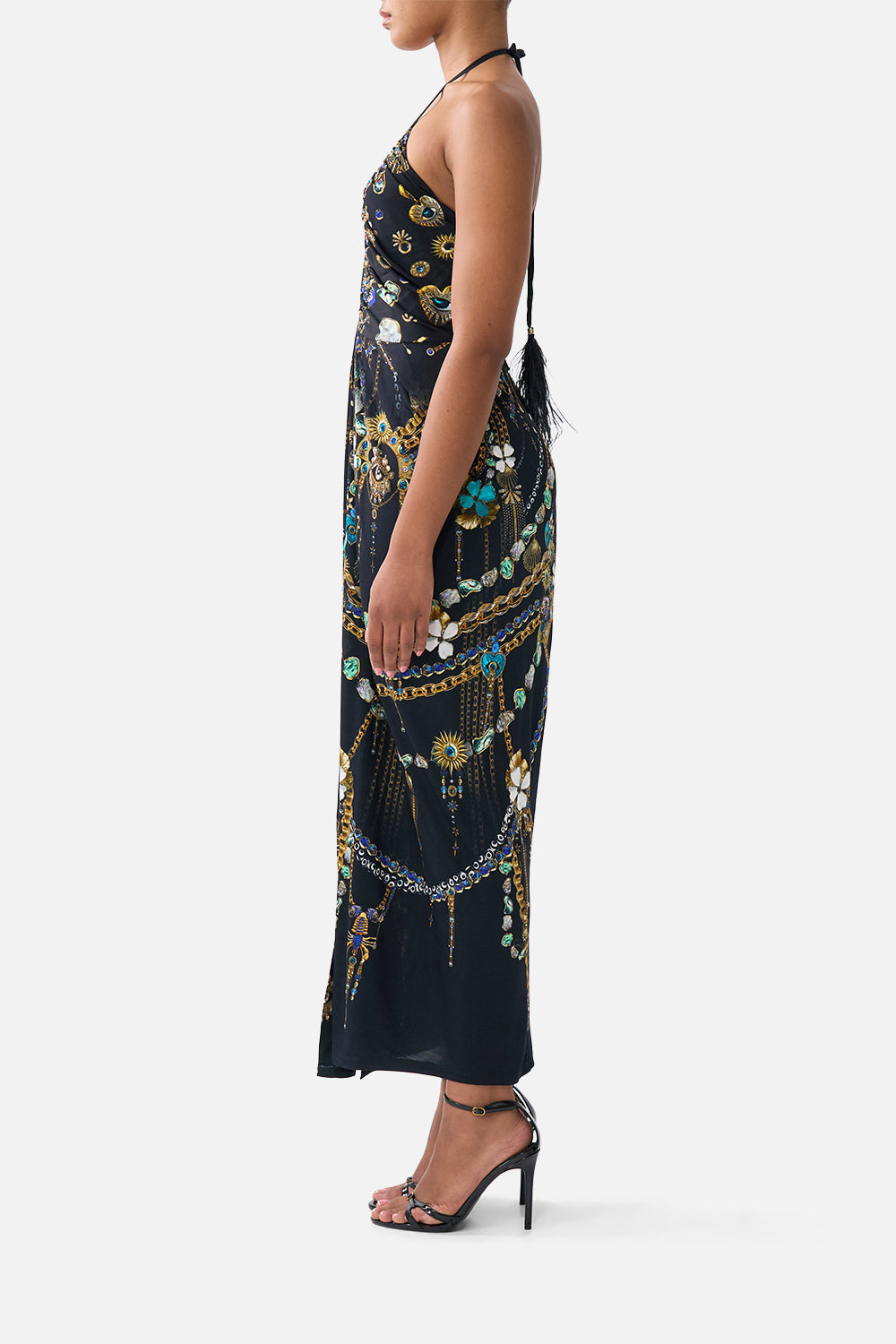 VESTIDO DE PUNTO CON CUELLO DE PICO Y FRUNCES AMULETOS Y ALQUIMIA