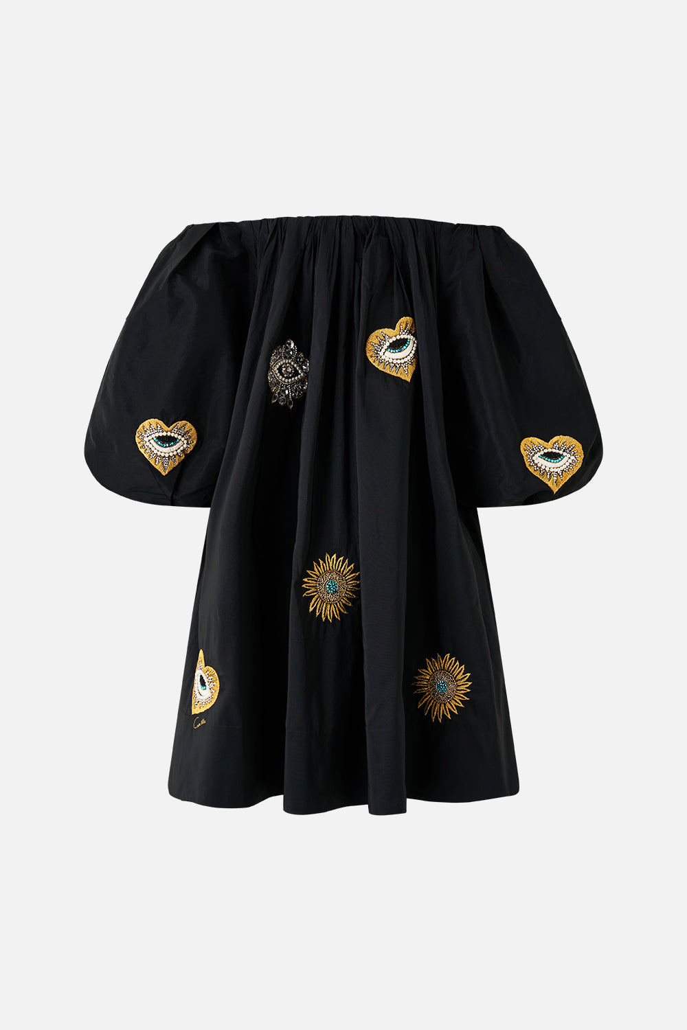 VESTIDO HINCHADO CON HOMBROS DESCUBIERTOS AMULETOS Y ALQUIMIA