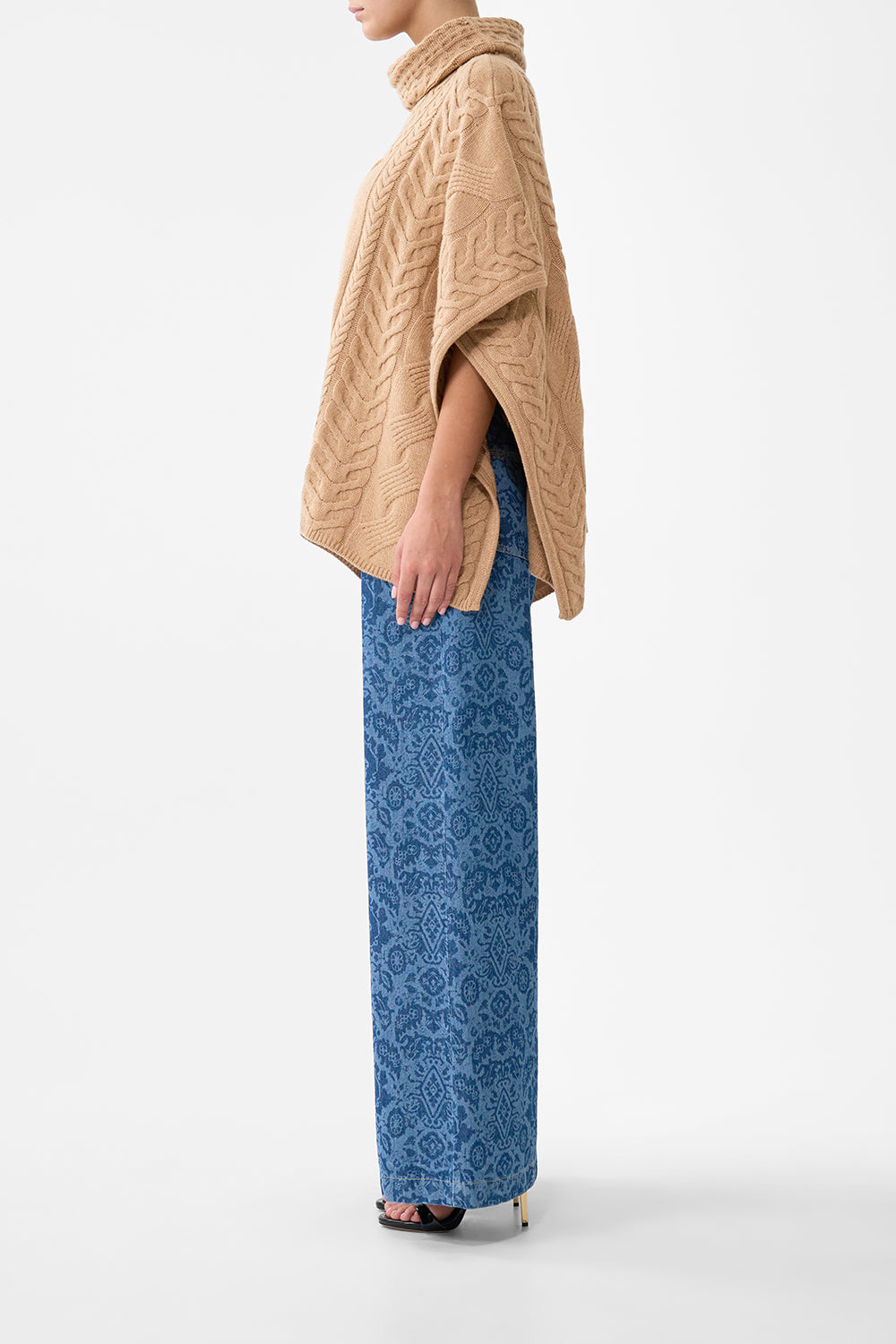 vintage ニットポンチョ jantiques hooked toro The Aranjuez Animalia Funnel Neck Knit Poncho | CAMILLA US