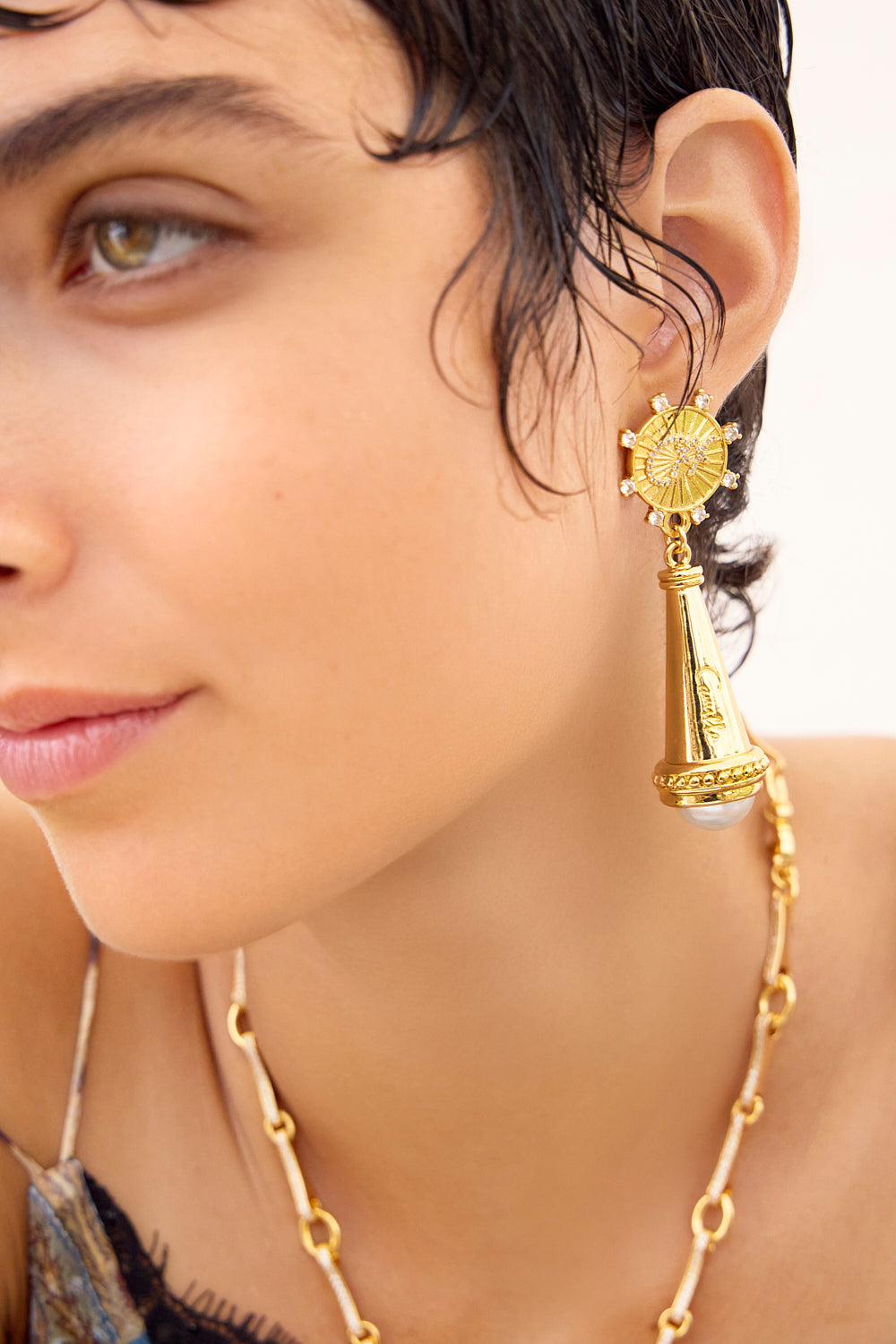 PENDIENTES ASIMÉTRICOS BOHEMIAN BABYLON CON DIJE DORADOS