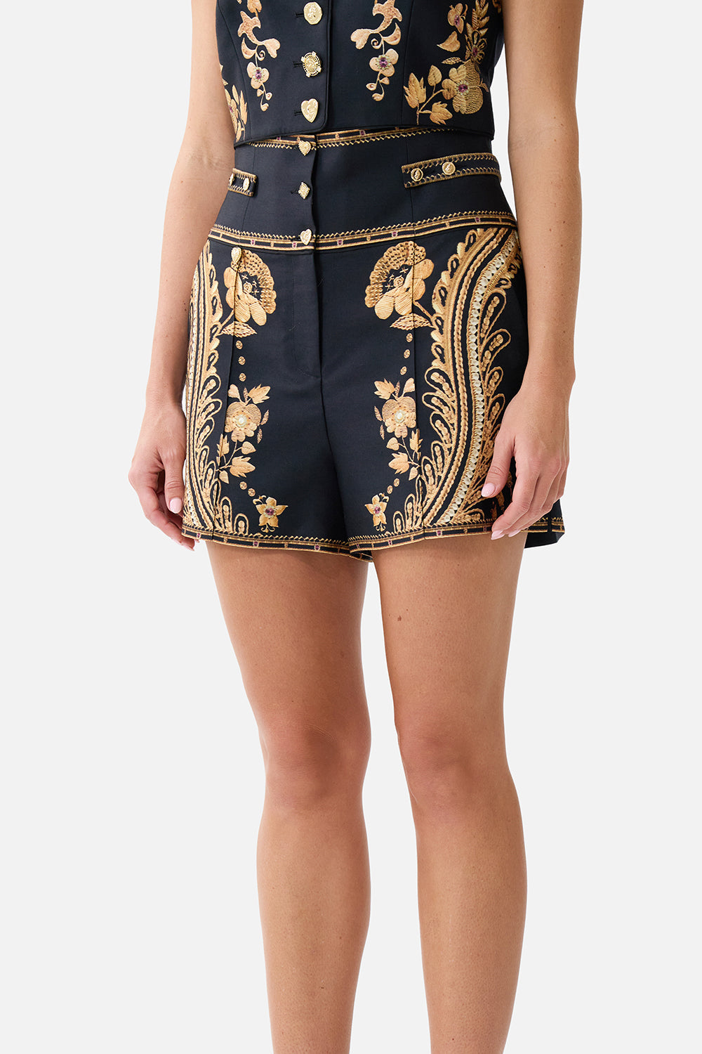 SHORT DE CINTURA ALTA CON DETALLE DE BOTONES TAURUS RISING