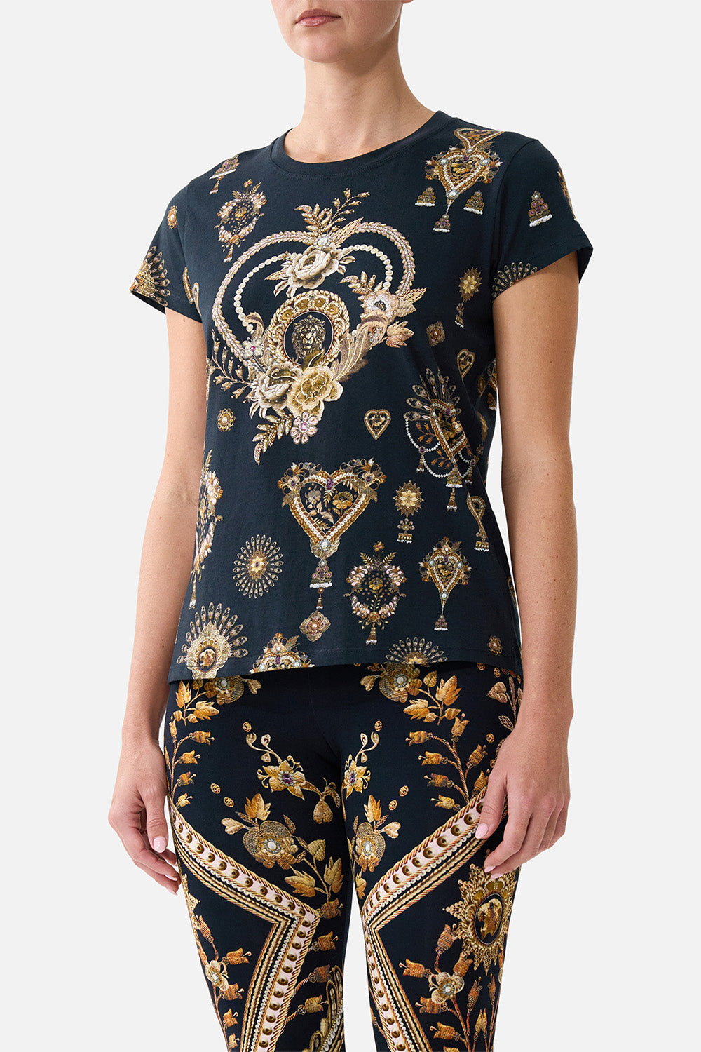 CAMISETA CUELLO REDONDO CORTE AJUSTADO TAURO ASCENDENTE