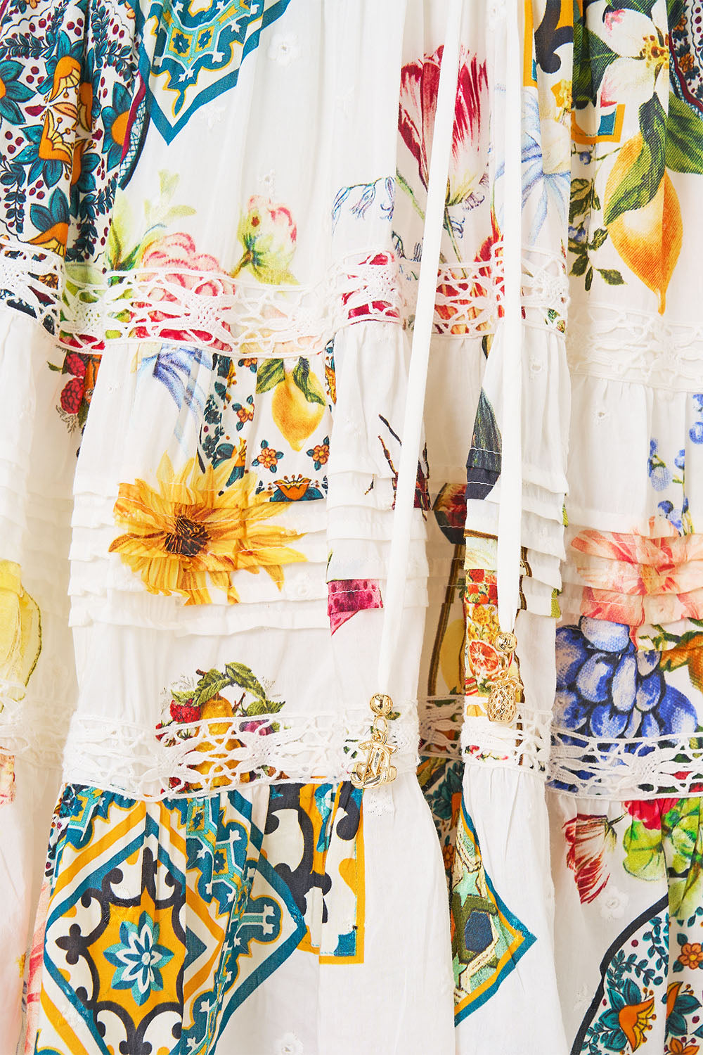 VESTIDO CORTO CON CINTURA FRUNCIDA LA MAGIA DEL MERCADO