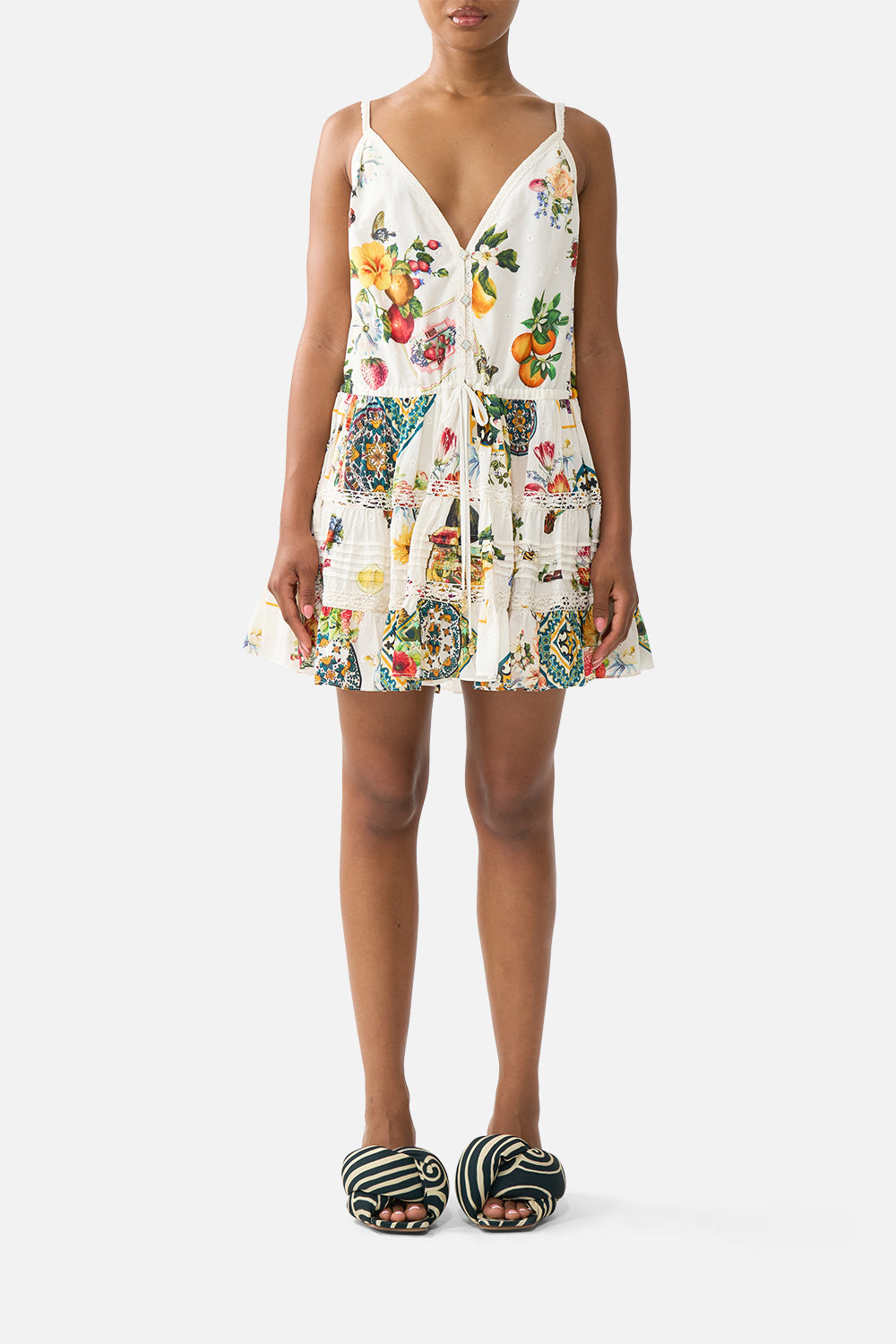 VESTIDO CORTO CON CINTURA FRUNCIDA LA MAGIA DEL MERCADO