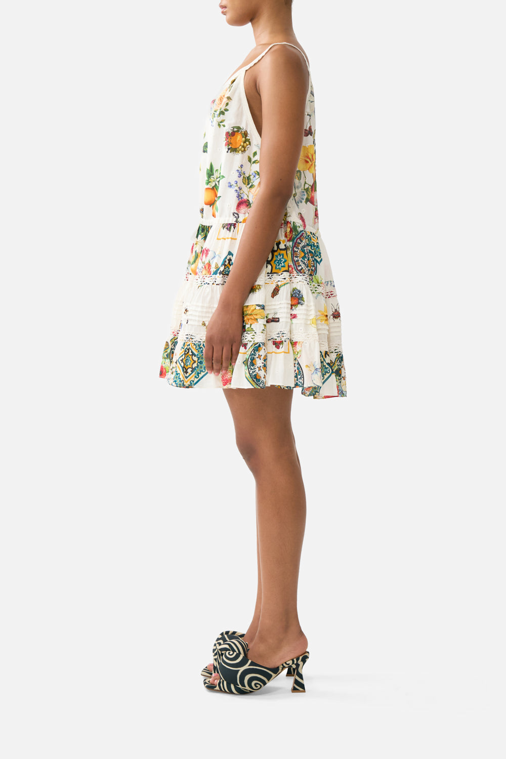 VESTIDO CORTO CON CINTURA FRUNCIDA LA MAGIA DEL MERCADO