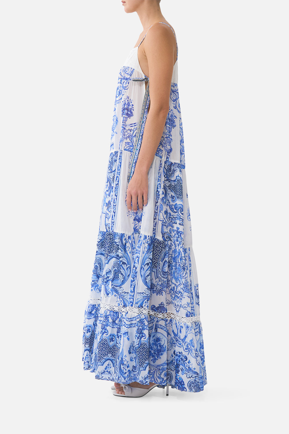 VESTIDO LARGO CON VOLANTES Y LAZOS CERÁMICA PANORÁMICA