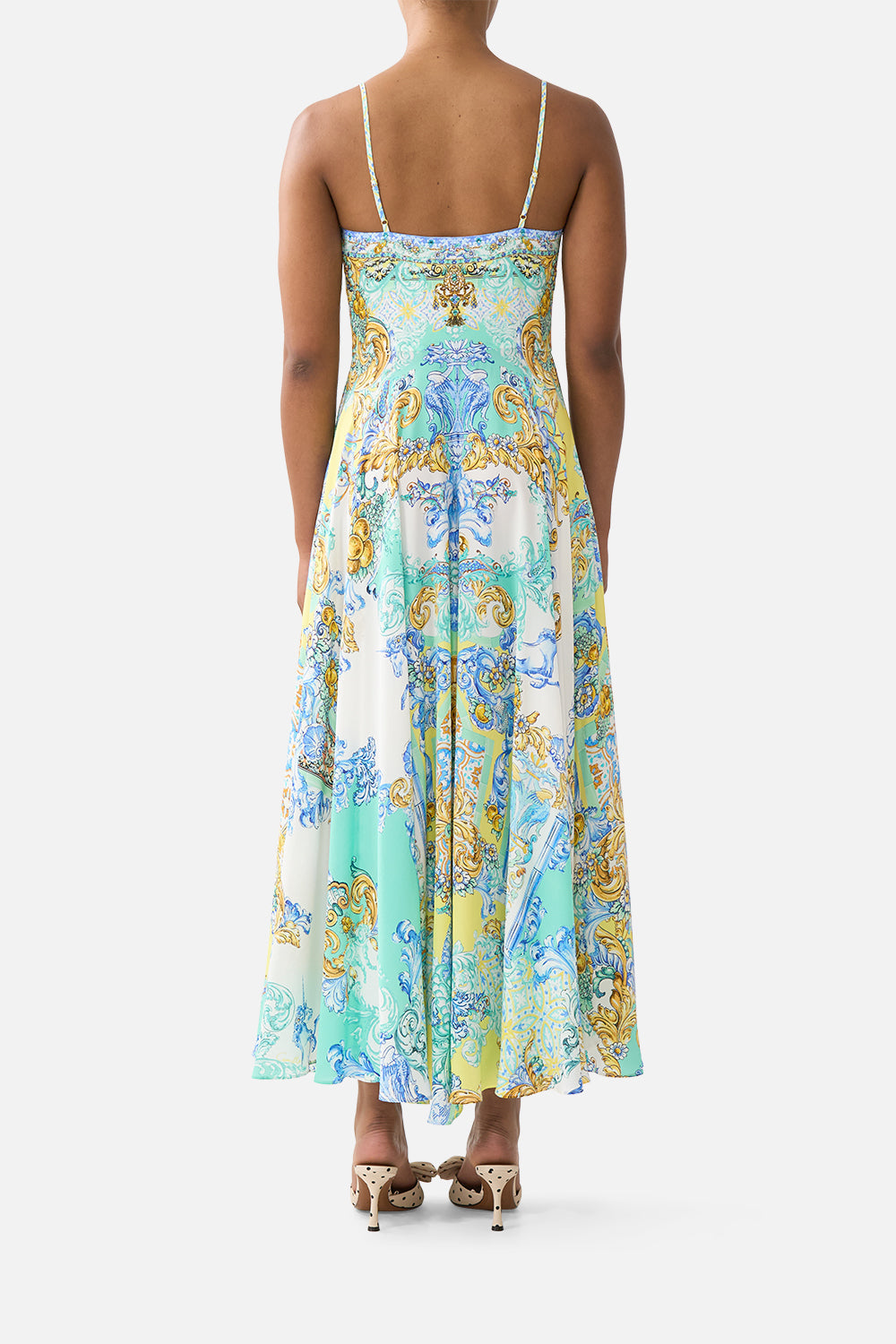 VESTIDO LARGO CON NUDO DELANTERO REALZA LOS AZULEJOS