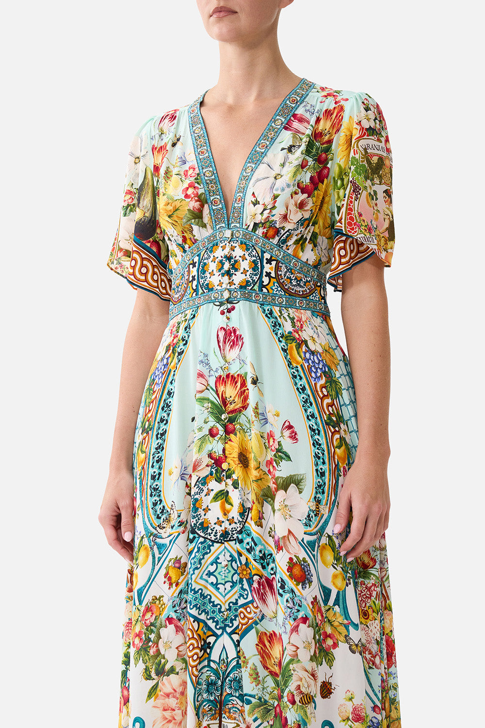 SHAPED WAISTBAND DRESS WITH FLUTTER SLEEVES MAGIC OF THE MERCADO