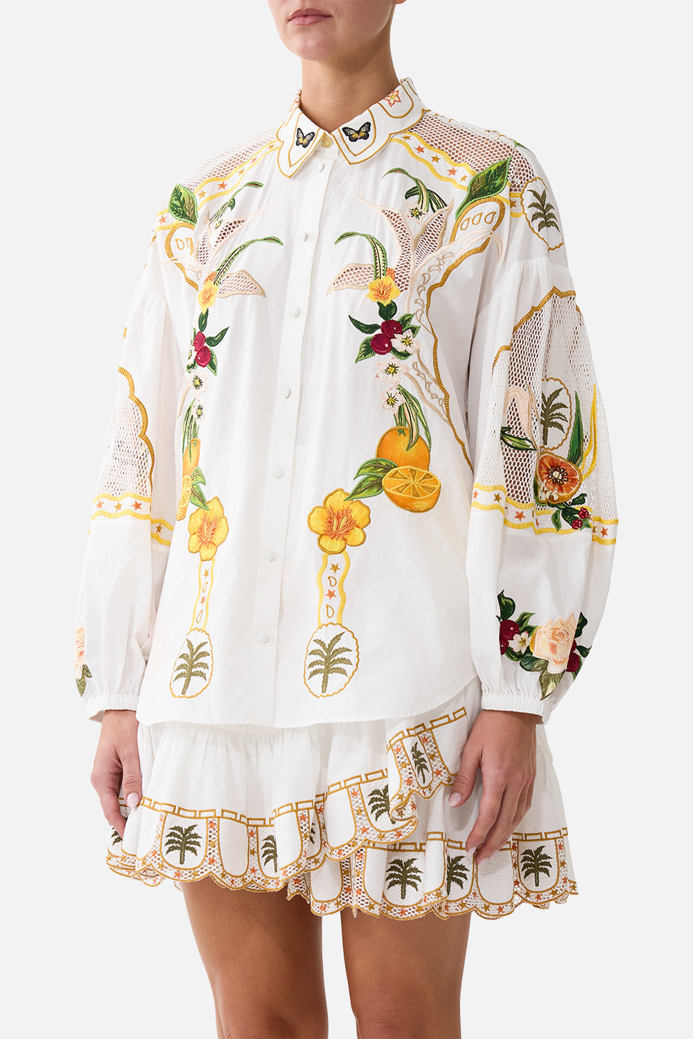 BLUSA CON MANGAS ABULLONADAS ESTILO VINTAGE